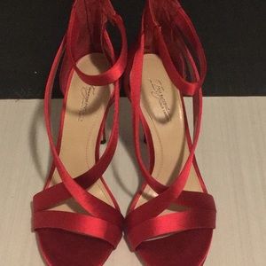 Vince Camuto 9M red satin heels